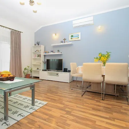 Nenad 1812 Apartment Pula